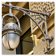 Detalle farola Via Laietana<br />Ref.: bcn-col-055